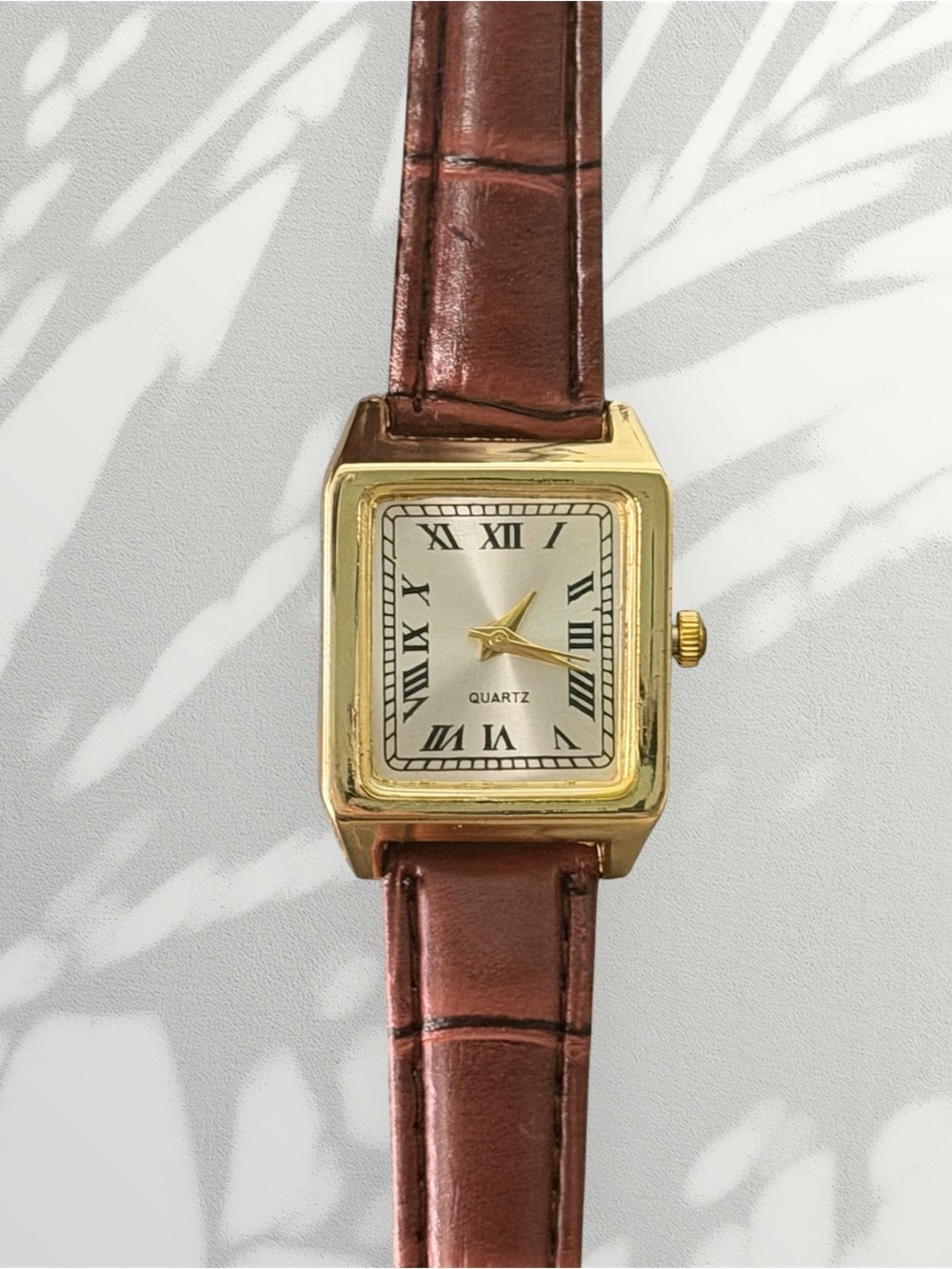 ✨ Vintage Classic Gold & Leather Square Tank Watch
✨